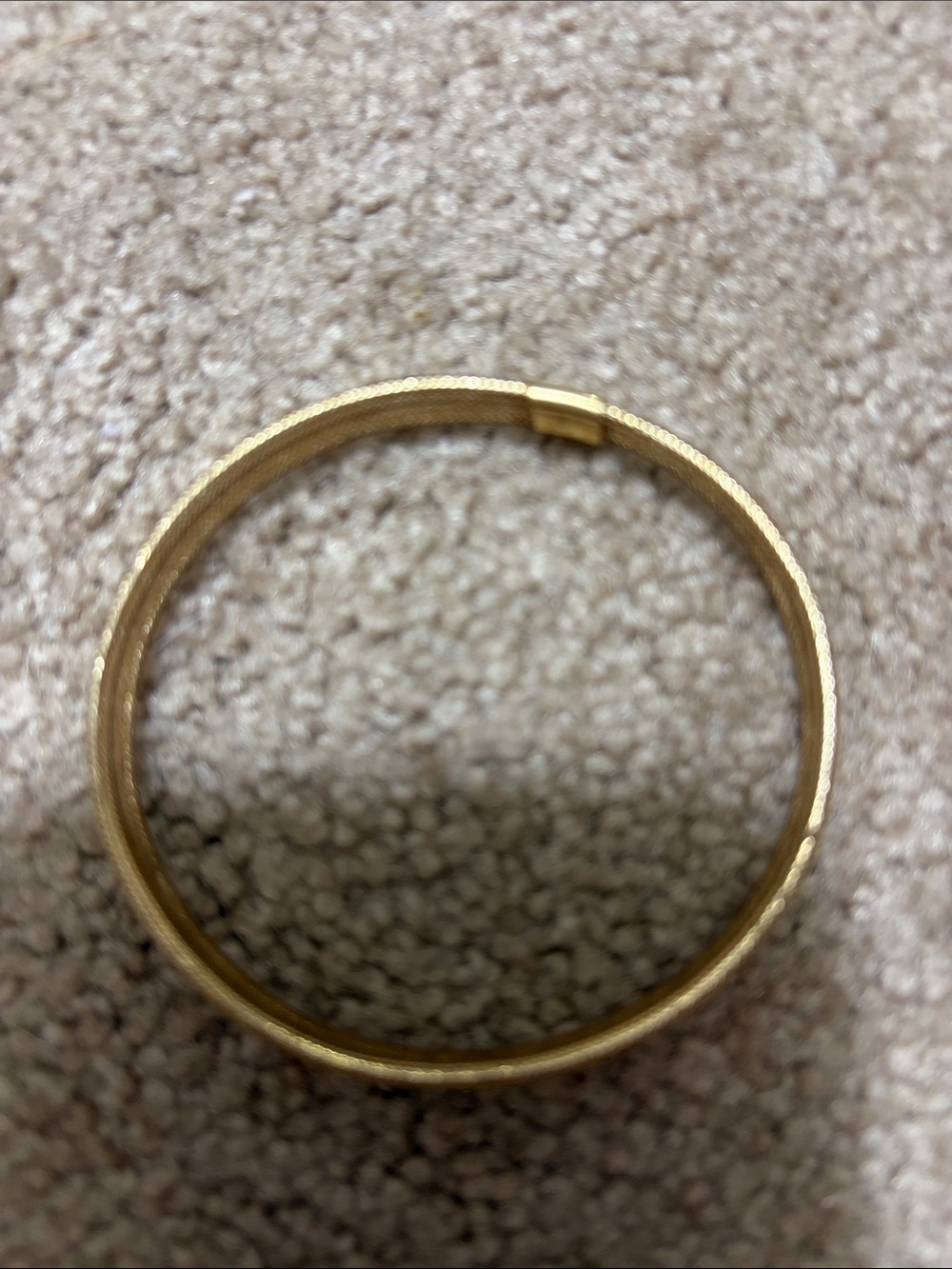 Gold Textured stretchy bracelet . 8 inches